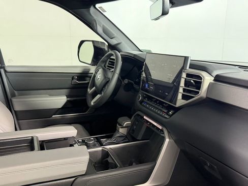 Used 2026 Toyota Tundra Limited AWD/4WD image 31