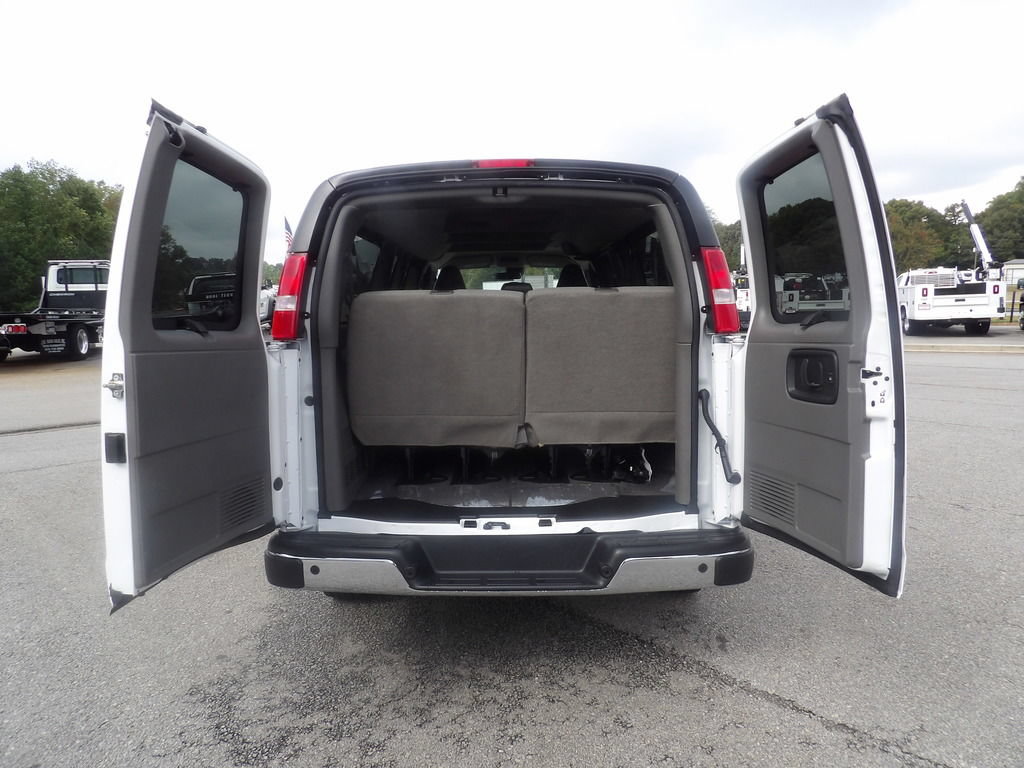 Used 2025 Chevrolet Express 3500 LT w/ LT Preferred Equipment Group RWD image 44