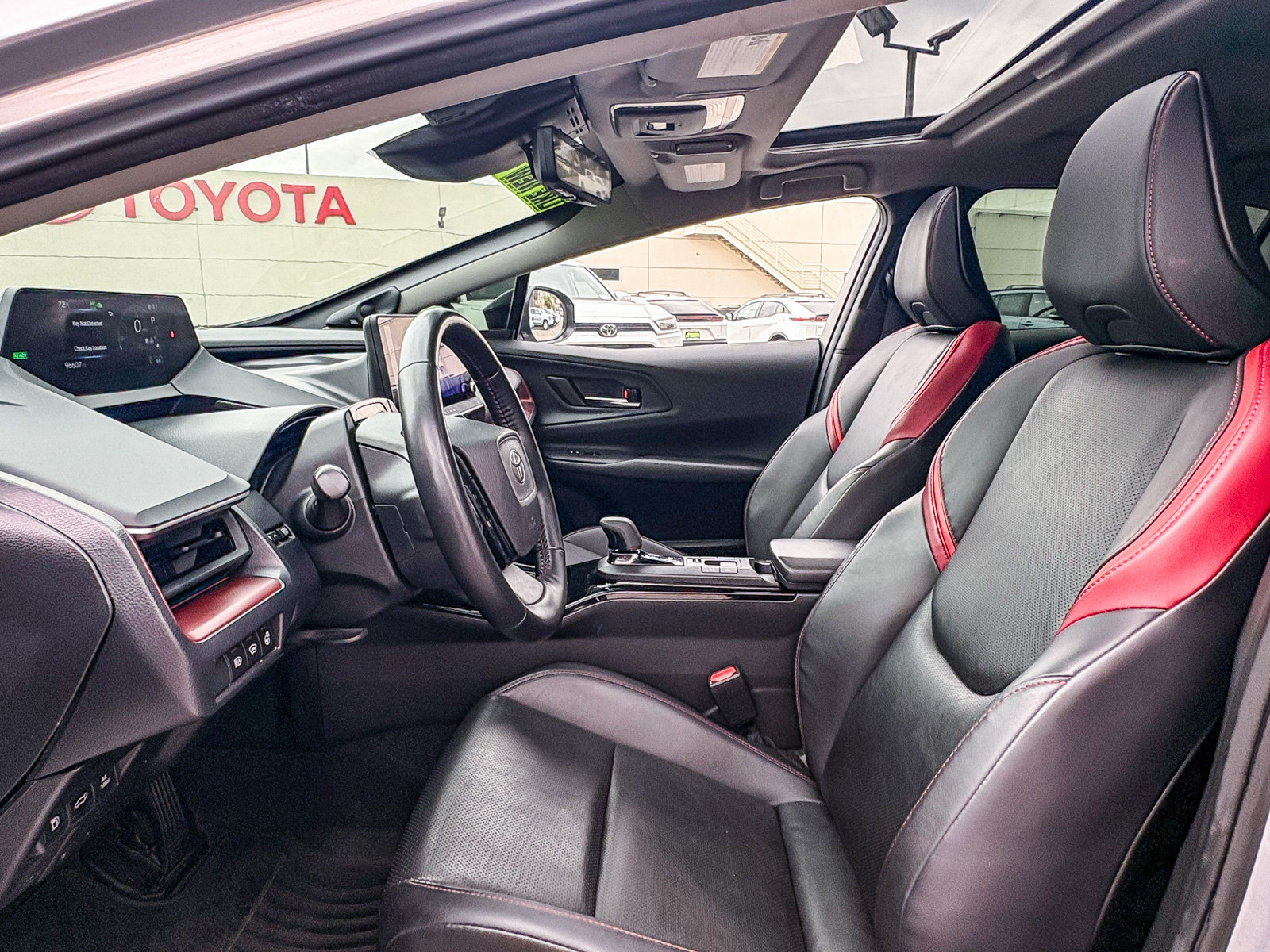Used 2024 Toyota Prius Prime Premium w/ Advanced Technology Package FWD image 17
