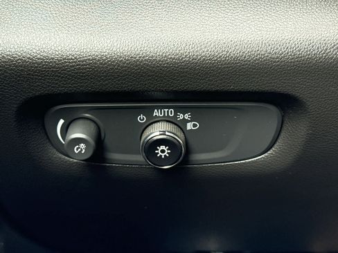 Used 2023 Chevrolet Traverse LS image 23