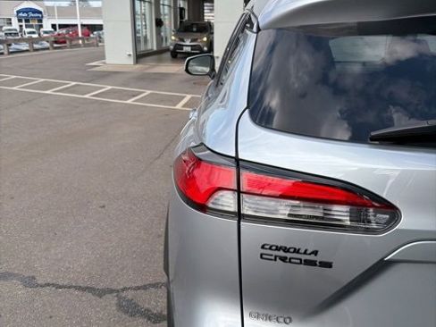 Used 2024 Toyota Corolla Cross XSE w/ Convenience Package image 4