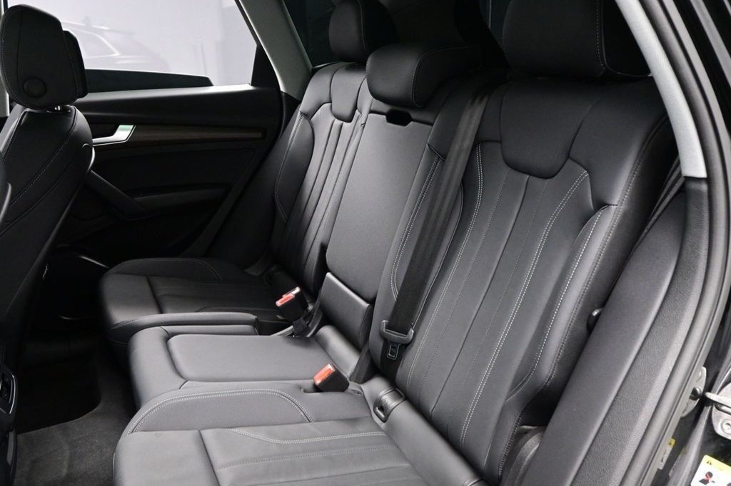 Used 2024 Audi Q5 2.0T Premium w/ Convenience Package AWD/4WD image 40