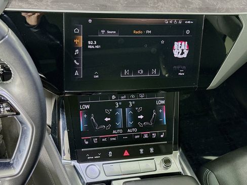 Used 2019 Audi e-tron Premium Plus image 15