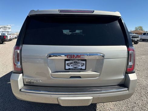 Used 2015 GMC Yukon Denali w/ Premium Package image 9