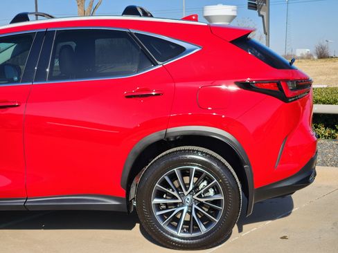Used 2025 Lexus NX 250 FWD w/ Premium Package image 10