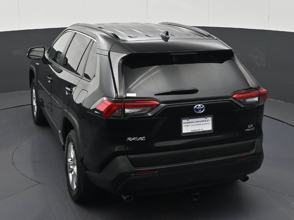 Used 2021 Toyota RAV4 LE AWD/4WD image 25