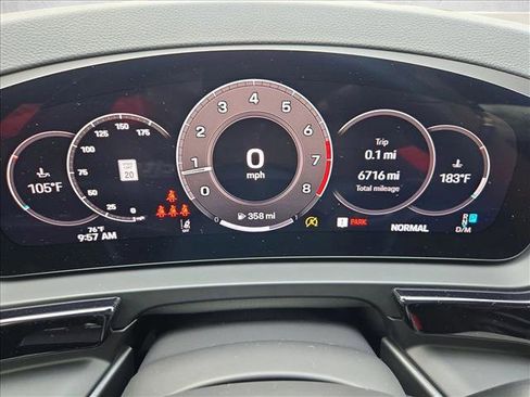 Used 2025 Porsche Cayenne Coupe image 11