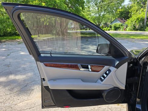 Used 2011 Mercedes-Benz C 300 C 300 Luxury 4dr Sedan image 16