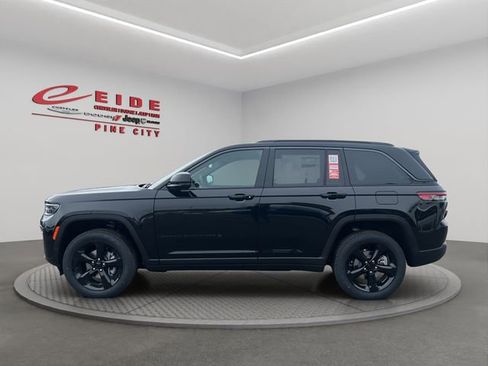 New 2026 Jeep Grand Cherokee Limited w/ Limited Altitude Package AWD/4WD image 2