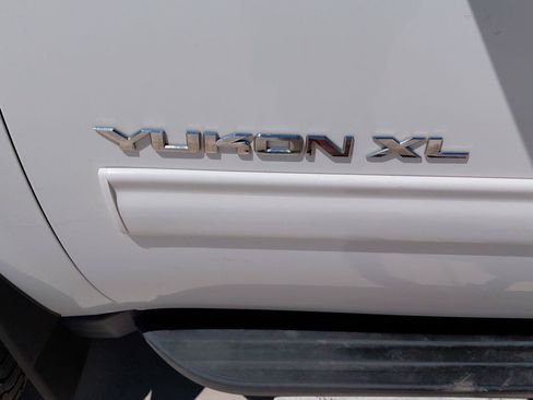 Used 2014 GMC Yukon XL SLT AWD/4WD image 24