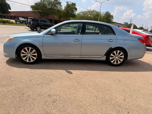 Used 2012 Toyota Avalon Limited FWD image 2