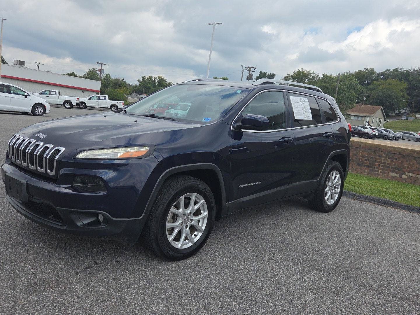 Used 2016 Jeep Cherokee Latitude AWD/4WD image 7