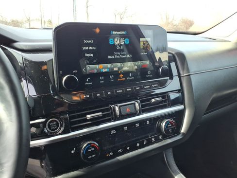 Used 2022 Nissan Pathfinder SL w/ SL Premium Package image 23