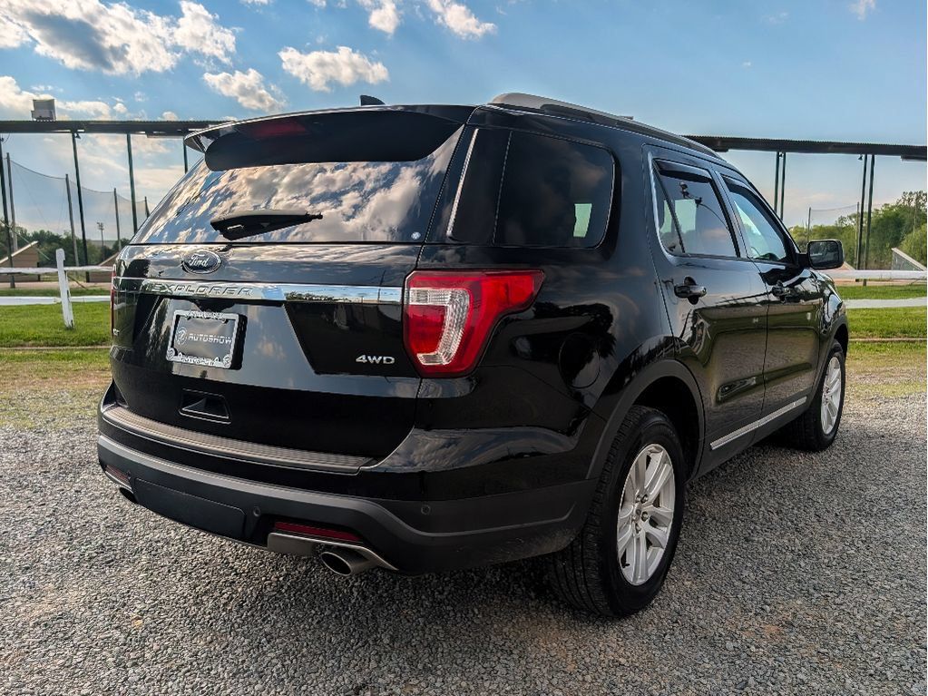 Used 2018 Ford Explorer XLT AWD/4WD image 5