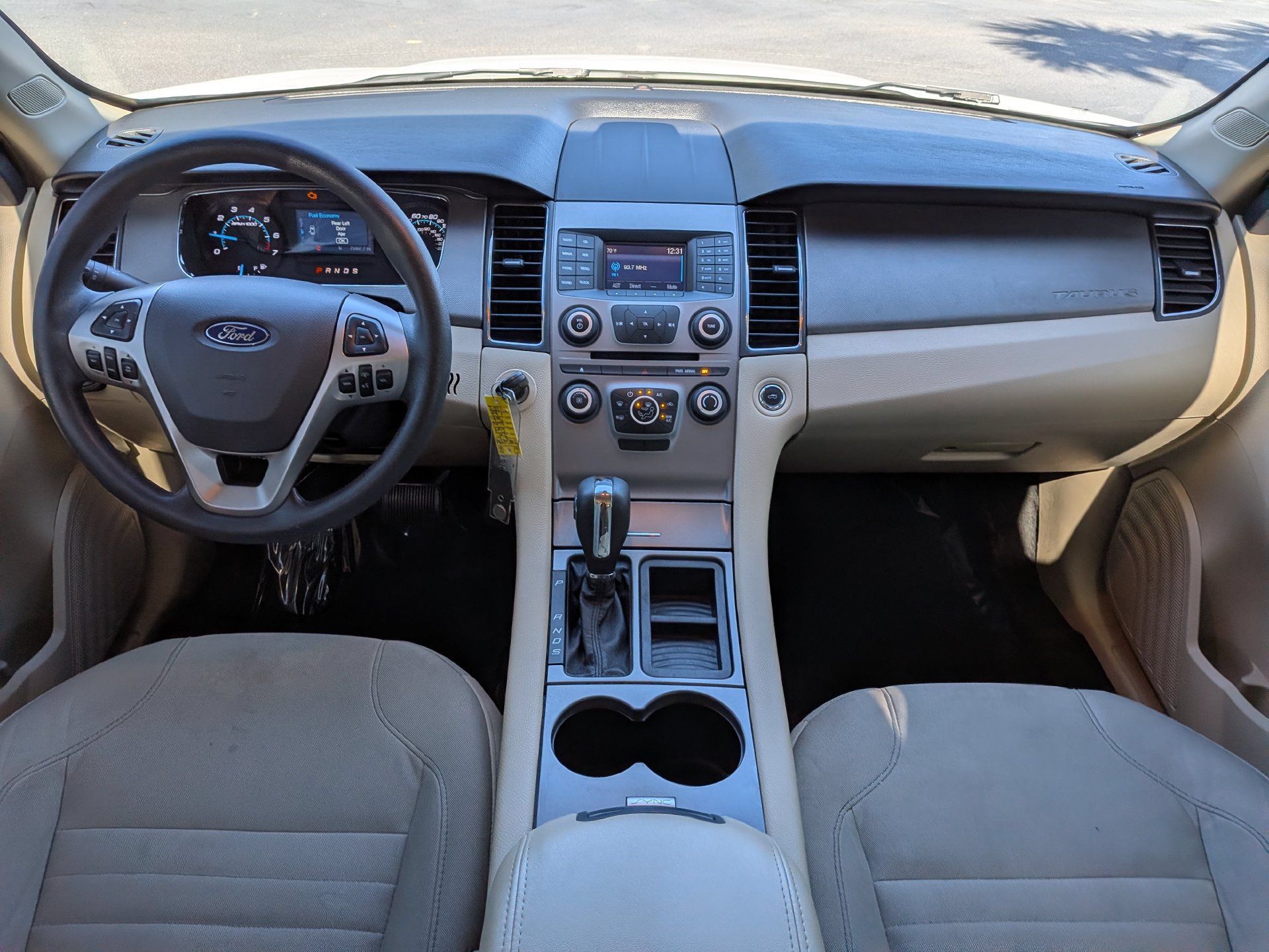 Used 2015 Ford Taurus SE FWD image 16