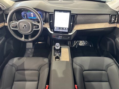 Certified 2025 Volvo XC90 B6 Plus image 12