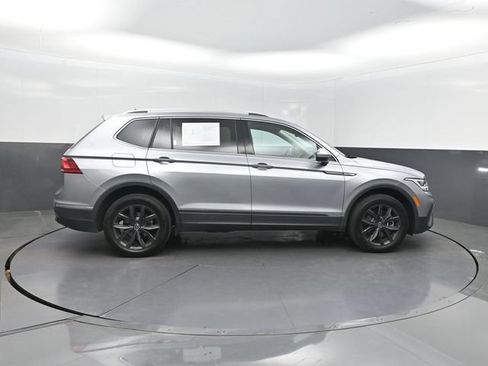Used 2024 Volkswagen Tiguan SE FWD image 34