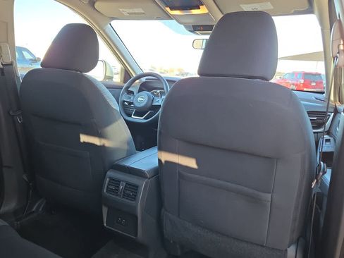 Used 2022 Nissan Rogue SV image 16