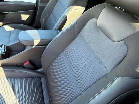 Certified 2025 Chevrolet Trax LT image 16