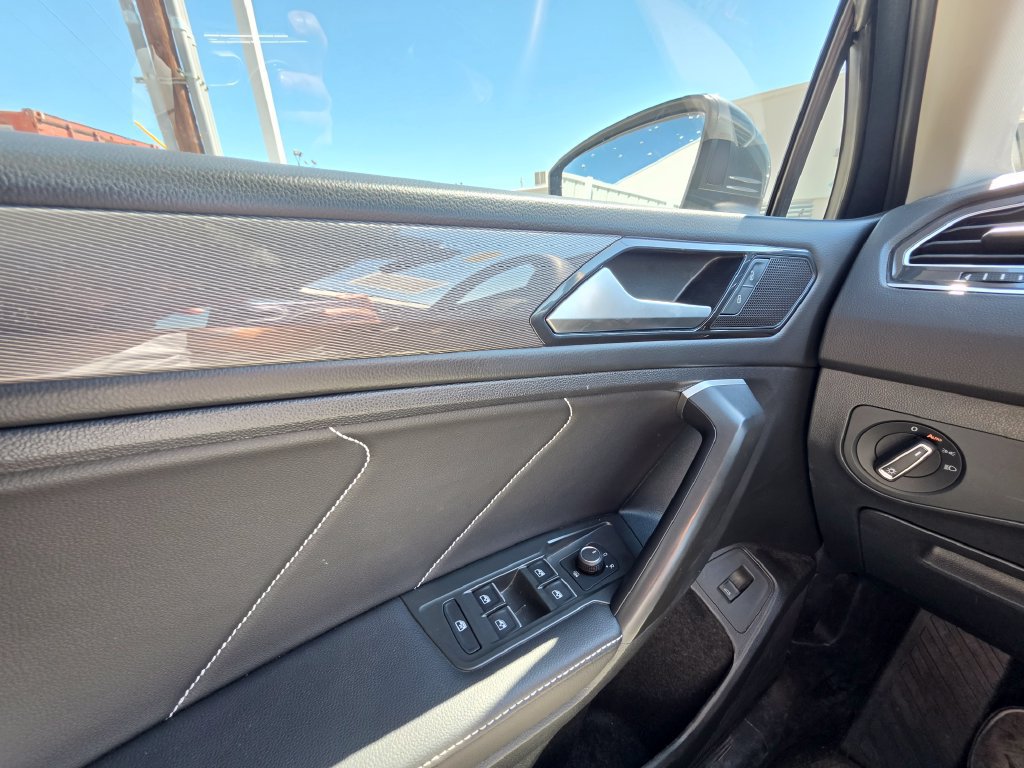 Used 2024 Volkswagen Tiguan SE FWD image 13