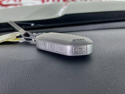 Used 2025 Kia Telluride S FWD image 13