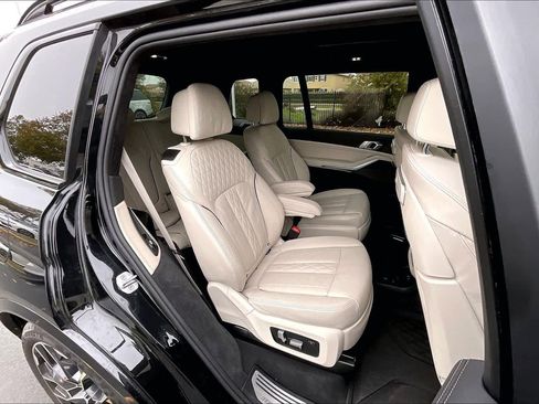 Used 2025 BMW X7 M60i image 28