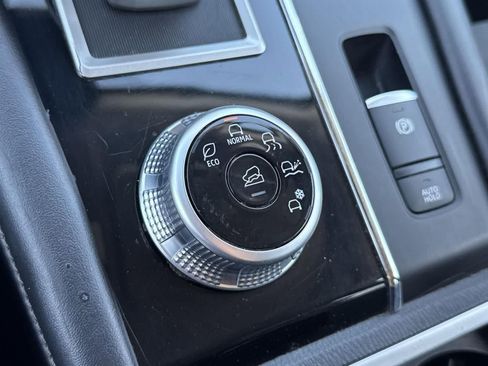 Used 2024 Mitsubishi Outlander SE image 18