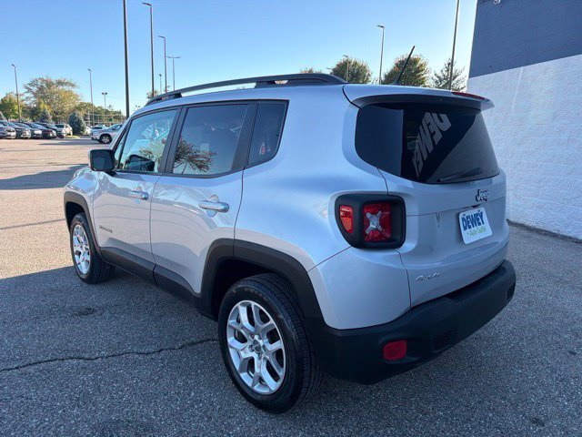 Used 2017 Jeep Renegade Latitude w/ Popular Equipment Group AWD/4WD image 3