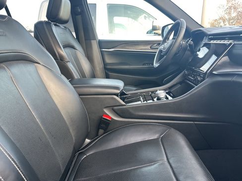 Used 2024 Jeep Grand Cherokee Overland image 47