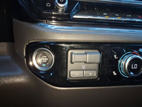 Used 2024 GMC Sierra 1500 SLT w/ X31 Off-Road Package image 26