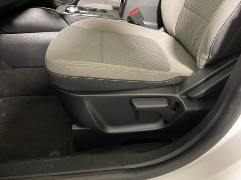 Used 2022 Ford Escape SE image 19