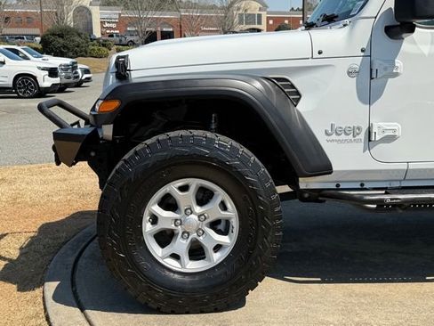 Used 2021 Jeep Wrangler Unlimited Islander image 12