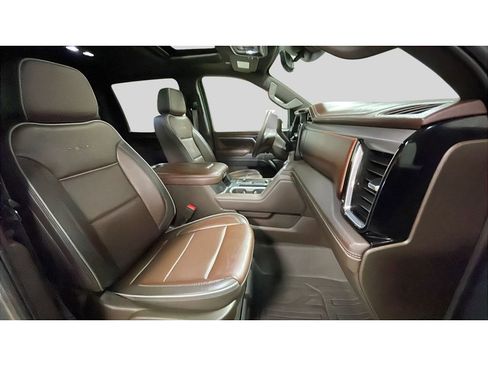 Used 2025 GMC Sierra 3500 Denali w/ Denali Reserve Package image 17