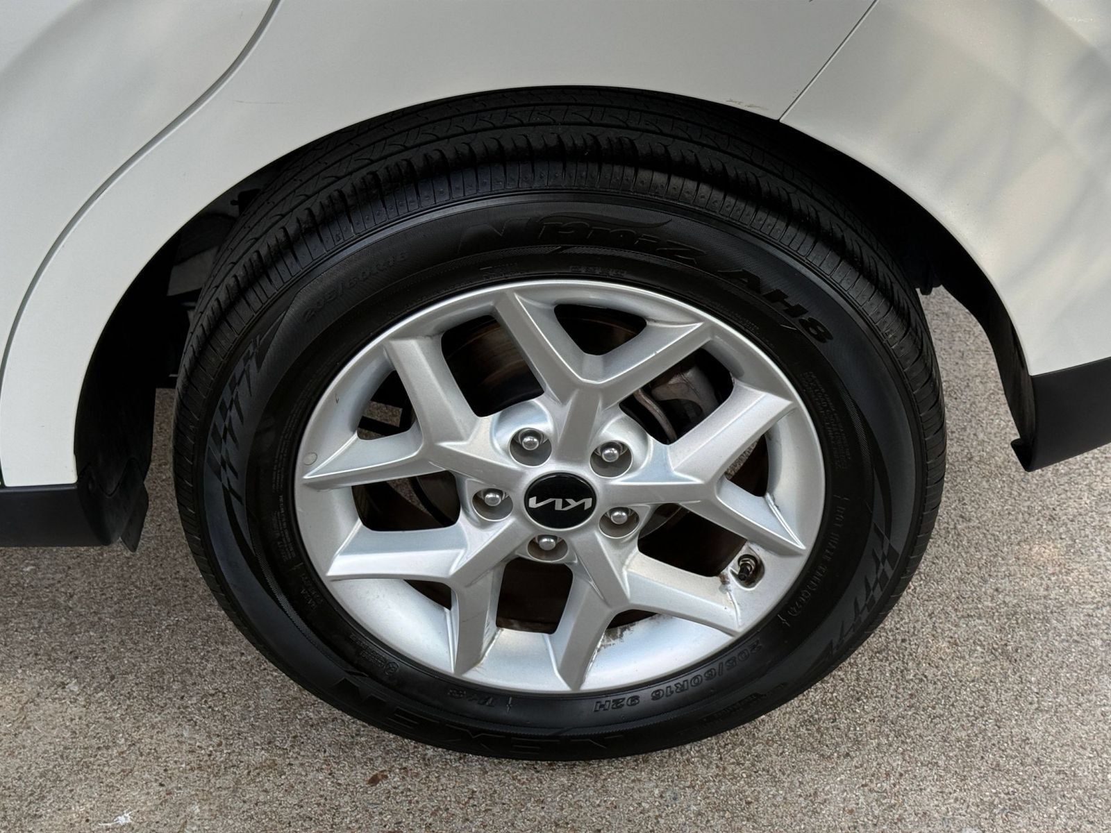 Used 2025 Kia Soul LX w/ LX Technology Package FWD image 29