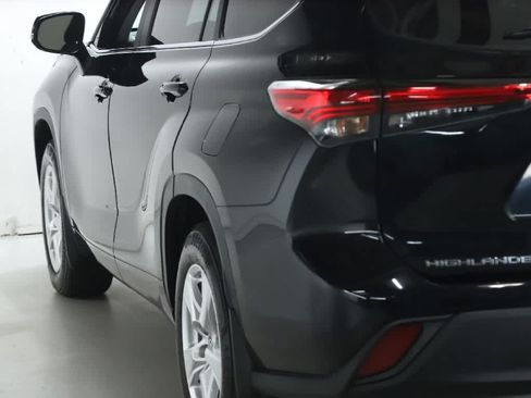 Used 2023 Toyota Highlander L FWD image 41