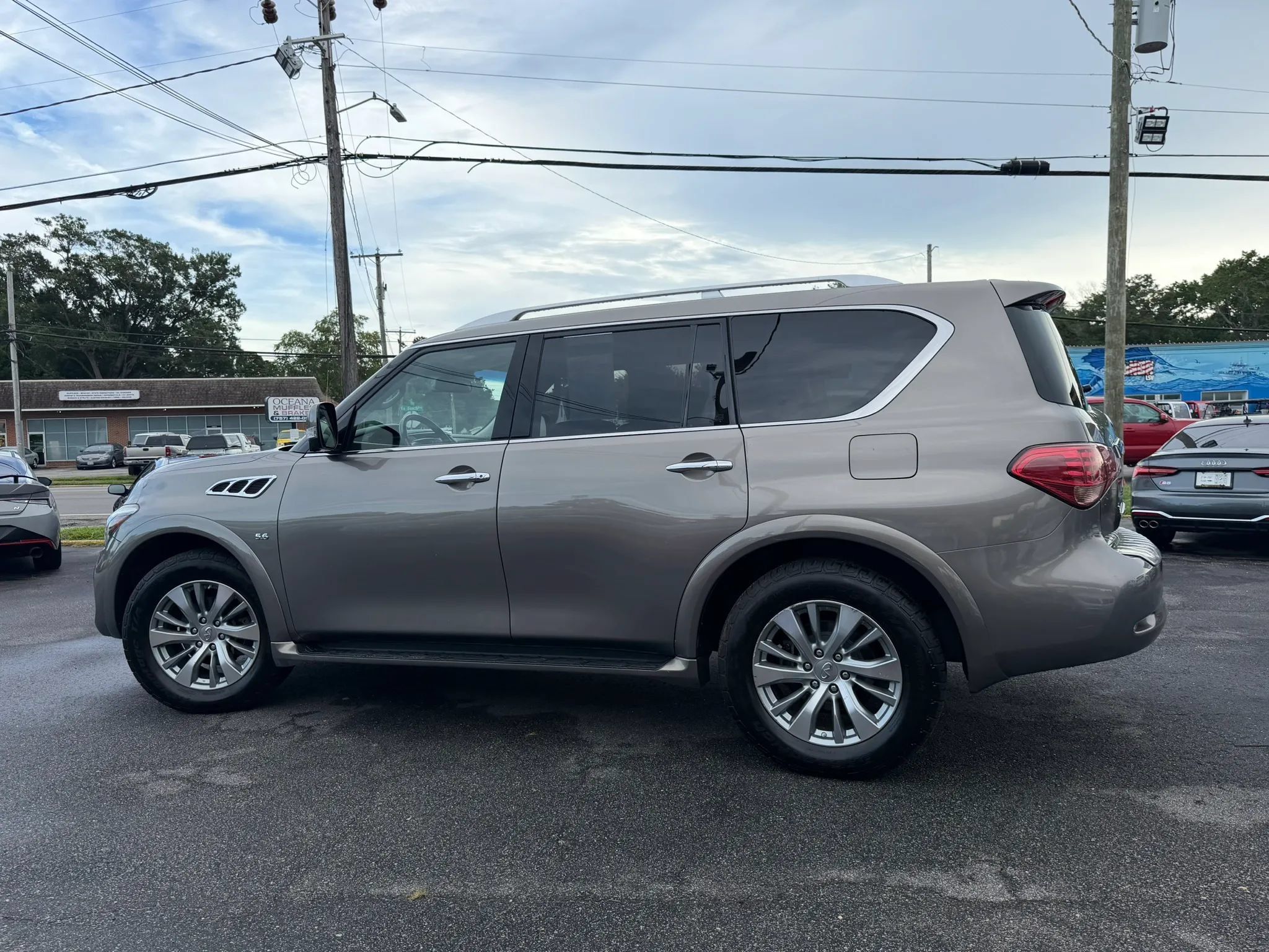 Used 2015 INFINITI QX80 4WD w/ Theater Package image 6