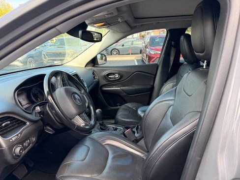 Used 2021 Jeep Cherokee Latitude Lux w/ Sun & Sound Group AWD/4WD image 8