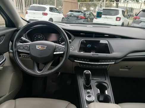 Used 2020 Cadillac XT4 Premium Luxury FWD image 12