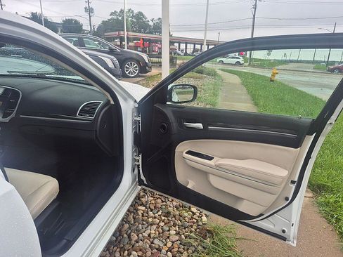 Used 2015 Chrysler 300 Limited w/ Driver Convenience Group AWD/4WD image 23