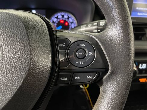 Certified 2022 Toyota RAV4 LE AWD/4WD image 27