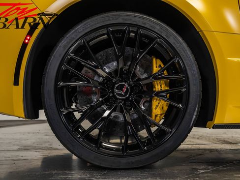 Used 2015 Chevrolet Corvette Z06 w/ 3LZ Preferred Equipment Group image 24