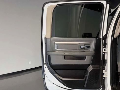 Used 2019 RAM 1500 Classic SLT AWD/4WD image 14