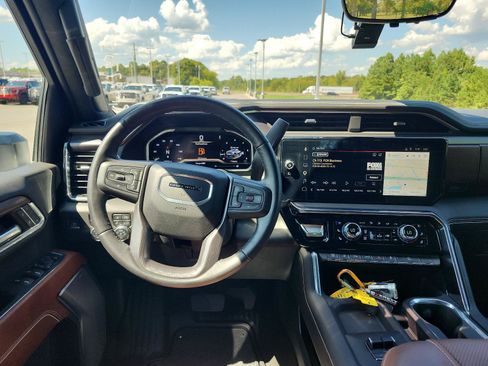 Used 2024 GMC Sierra 2500 Denali Ultimate AWD/4WD image 19
