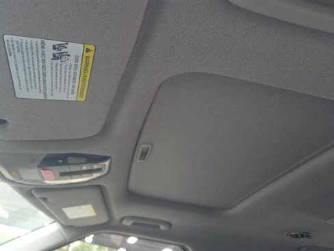 Used 2024 Kia EV9 Land image 10