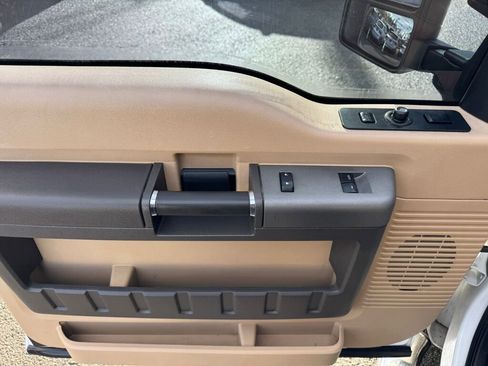 Used 2011 Ford F350 Lariat w/ Lariat Interior Pkg image 14
