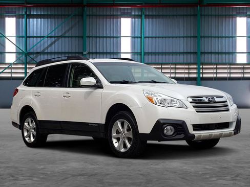 Used 2014 Subaru Outback 3.6R Limited AWD/4WD image 6