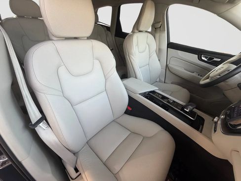 Used 2022 Volvo XC60 B5 Momentum w/ Climate Package AWD/4WD image 22