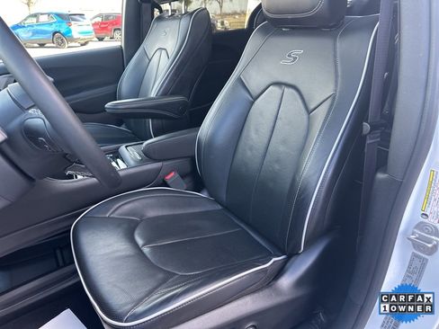 Used 2025 Chrysler Pacifica Limited image 63