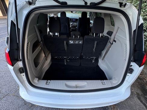 Used 2017 Chrysler Pacifica LX image 12