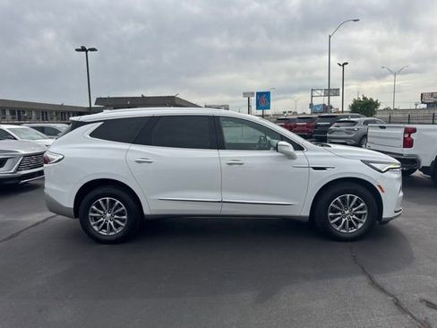 Used 2023 Buick Enclave Essence FWD image 2